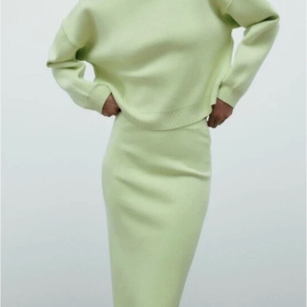 ZARA Set Light Green Hooded Cropped Sweater and Skirt Set